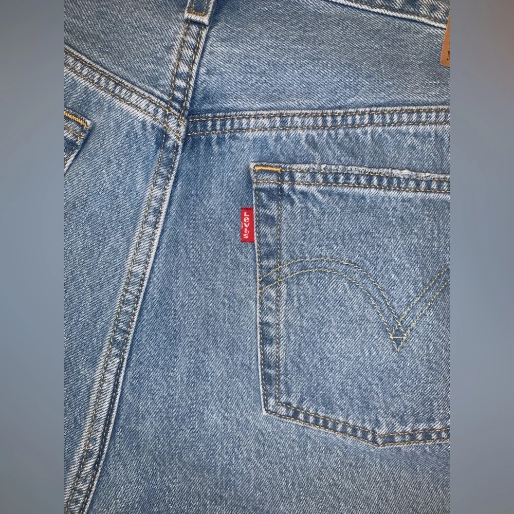 LEVI’S | 501 Denim Jean Shorts in Luxor Baked Light Wash, Size 33
